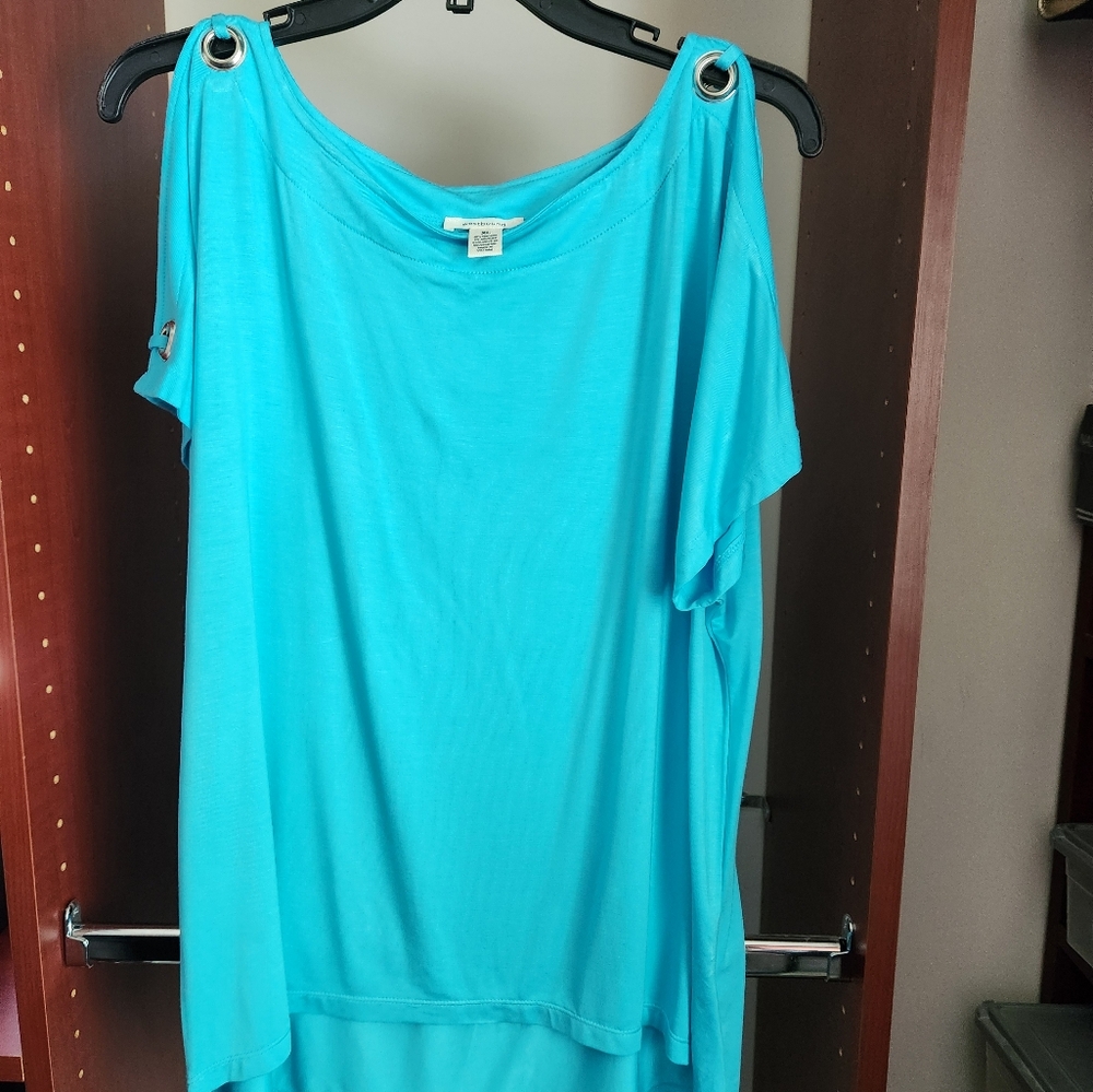 XL Turquois Shirt w/silver grommets on the shoulder